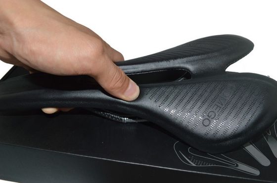 가벼운 139g 모든 계절 MTB 도로 자전거 좌석에 대한 탄소 섬유 자전거 쿠션